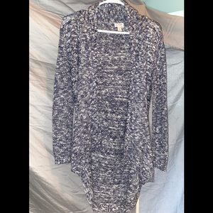 A blue and white shawl.